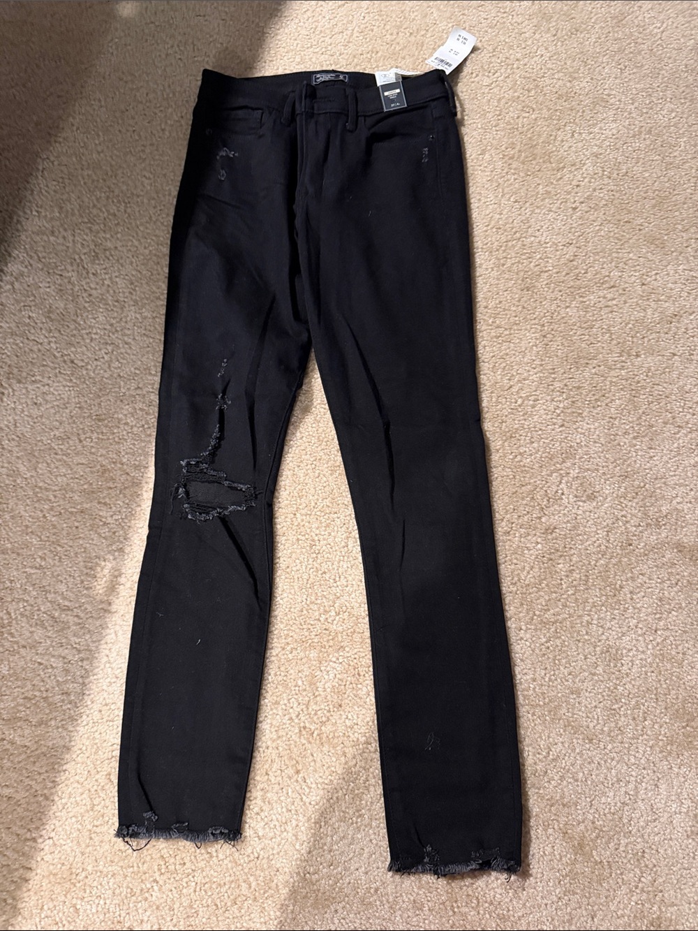 Abercrombie & fitch women’s Black Distressed low rise ankle Harper jeans